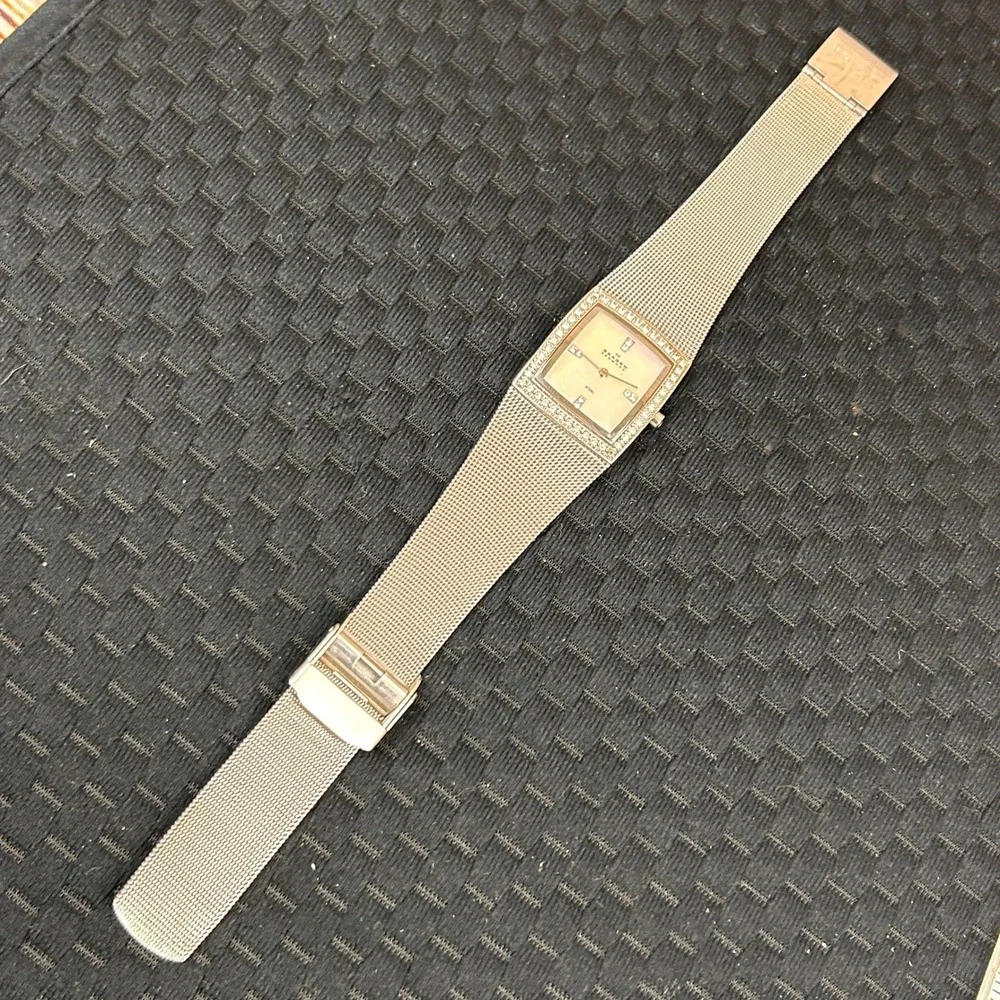 Skagen Denmark‎ 606SSS Silver Mesh Watch Mother of Pearl Crystal Bezel Square